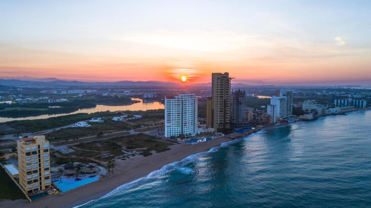 Park Royal Beach Mazatlan Hotel Exterior photo